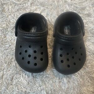 toddler(5) Black Crocs insulated